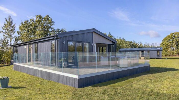 2 Bedroom Mobile/park Home For Sale In The Airfield, Wombleton, York, YO62