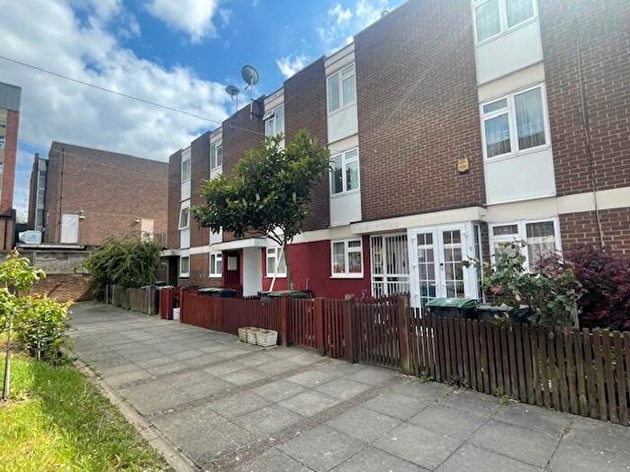 4 Bedroom Town House To Rent In Thornley Close, Northumberland Park, Tottenham, N17