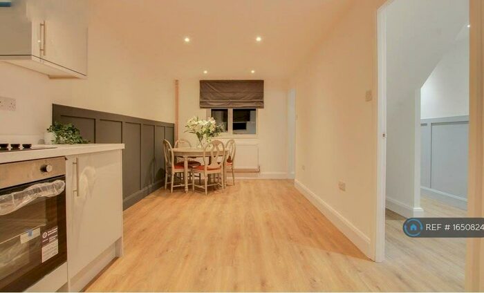 5 Bedroom End Of Terrace House To Rent In Chevers Pawen, Basildon, SS13
