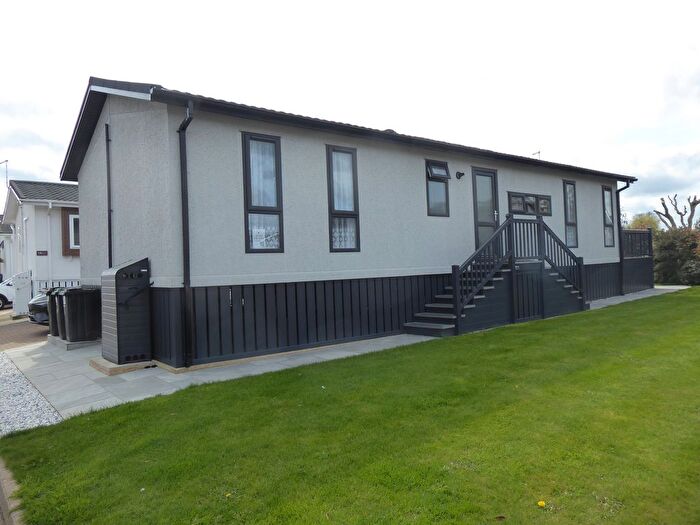 2 Bedroom Park Home For Sale In Yarwell Mill Country Park, Mill Road, Yarwell, PE8