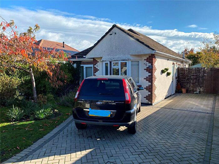 2 Bedroom Bungalow For Sale In Weymans Avenue, Kinson, Bournemouth, Dorset, BH10