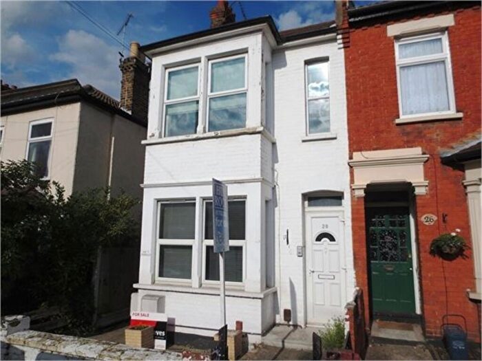 2 Bedroom Apartment For Sale In Shakespear Drive, Westcliff On Sea, Westcliff On Sea, SS0