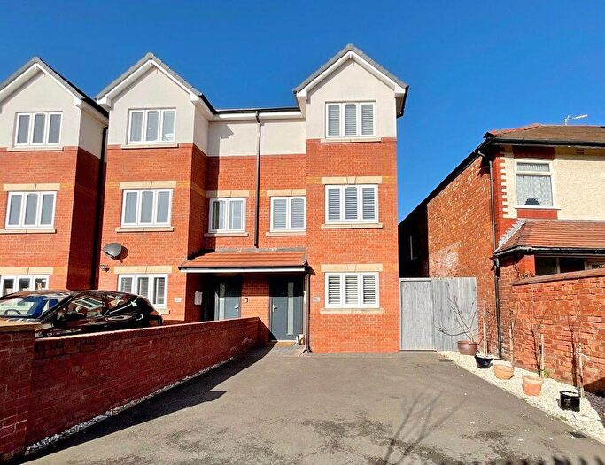 3 Bedroom Semi Detached House For Sale In Lyons Road, Birkdale, Southport, PR8