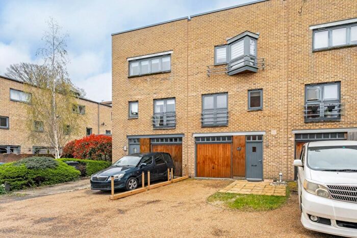 4 Bedroom Town House For Sale In Bertram Way, Norwich, NR1