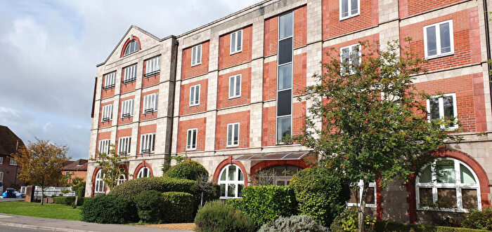 3 Bedroom Flat To Rent In Downton, SP5