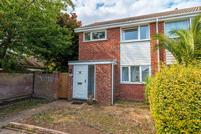 3 Bedroom End Of Terrace House For Sale In Earls Close, Felixstowe, IP11