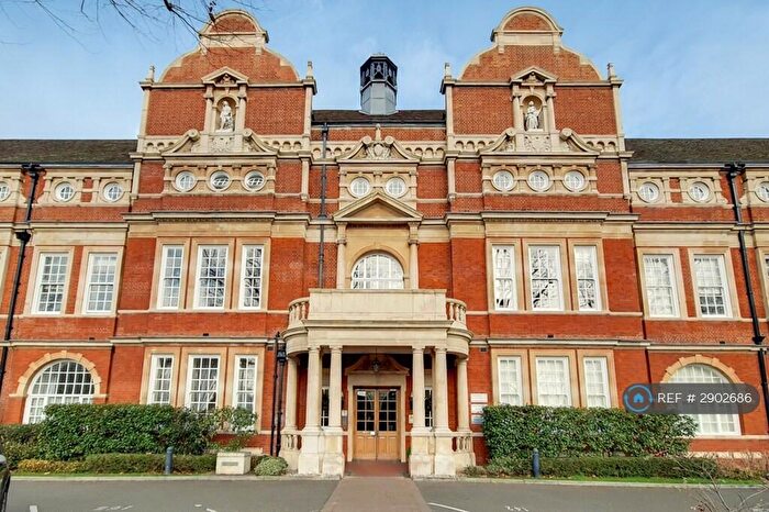 Studio To Rent In Great Hall, London, SW11