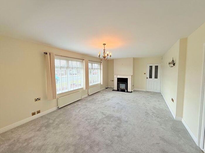 3 Bedroom Bungalow For Sale In Farndale Gardens, Shildon, DL4
