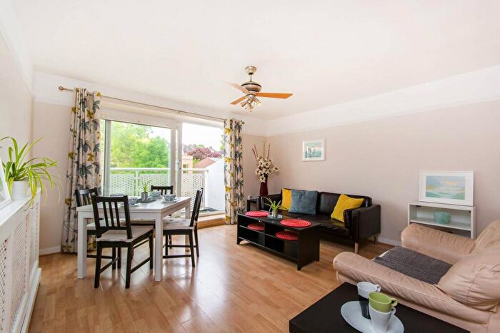 3 Bedroom Flat To Rent In Wood Vale, Honor Oak Park, London, SE23