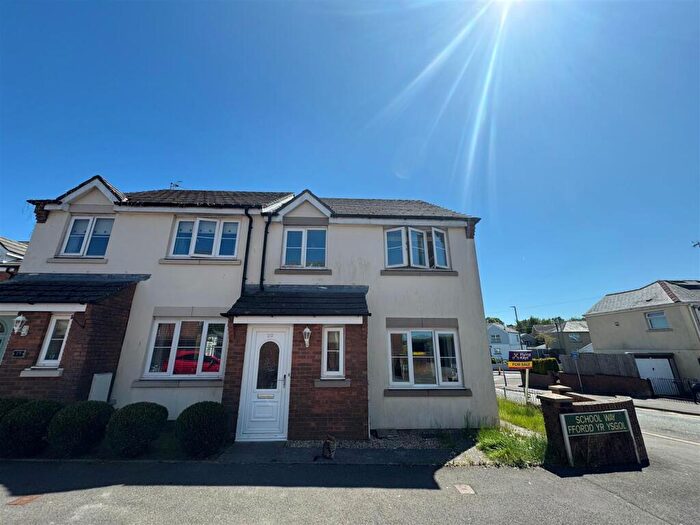 3 Bedroom Semi-Detached House For Sale In School Way, Blackwood, NP12