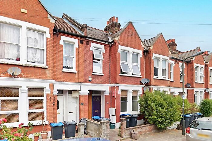 1 Bedroom Maisonette For Sale In Boundary Road, Colliers Wood, SW19