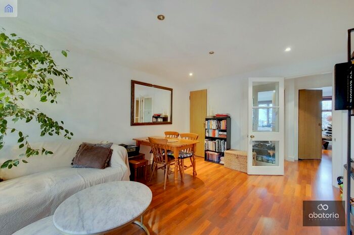 2 Bedroom Flat To Rent In Discovery Walk, London, E1W