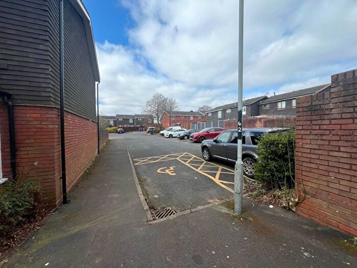 1 Bedroom Flat To Rent In Kingsclere Walk, Merry Hill, Wolverhampton, WV4