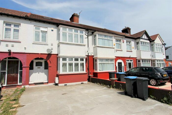 3 Bedroom House To Rent In North Circular Road, London, N13