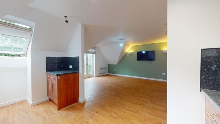 2 Bedroom House To Rent In The Grange, Leeds, LS6