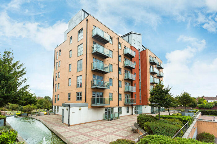 1 Bedroom Flat To Rent In South Woodford, E18