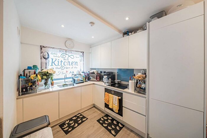 2 Bedroom Flat To Rent In High Street, Croydon, Purley, CR8