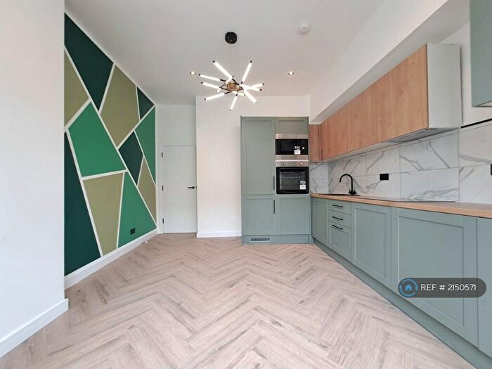 2 Bedroom Flat To Rent In Lavender Hill, London, SW11