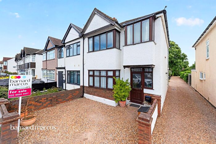 3 Bedroom End Of Terrace House For Sale In Shelson Avenue, Feltham, TW13