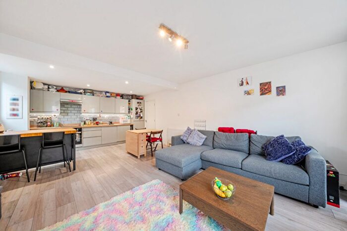 2 Bedroom Flat For Sale In Graham Road, London, SW19