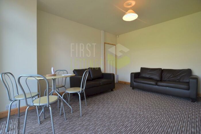 3 Bedroom Semi-Detached House To Rent In Gainsborough Road, Leicester, LE2