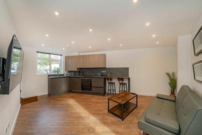 1 Bedroom Flat To Rent In Ecclesbourne Gardens, London, N13