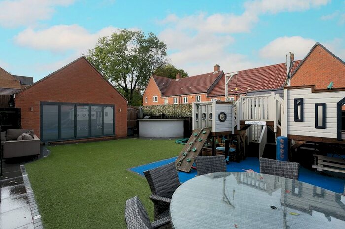 5 Bedroom Detached House To Rent In Shearwater Road, Hemel Hempstead, Hertfordshire, HP3