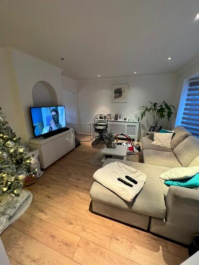 3 Bedroom Semi-Detached House To Rent In Brookfield Crescent, London, NW7