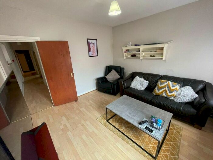 2 Bedroom Flat To Rent In Uttoxeter New Road, Derby, Derbyshire, DE22