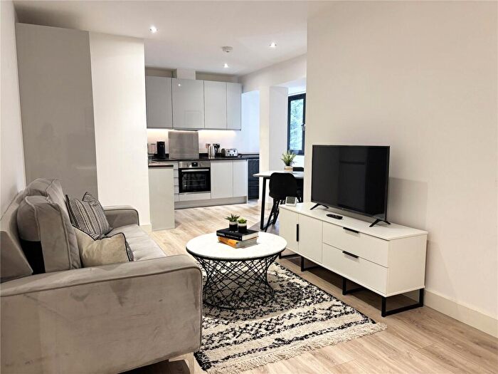 Apartment To Rent In Broadoaks, Streetsbrook Road, Solihull, West Midlands, B91