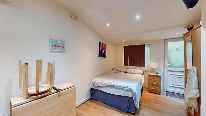 Studio To Rent In Park Avenue, London, NW2