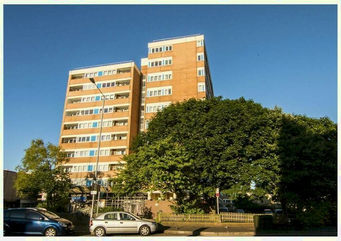1 Bedroom Flat To Rent In Conway Court, Hove, East Sussex, BN3
