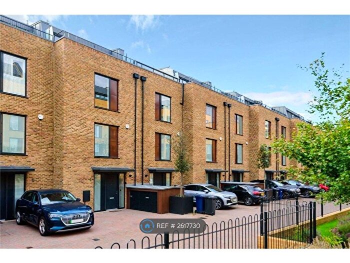 4 Bedroom Terraced House To Rent In Quayle Crescent, London, N20