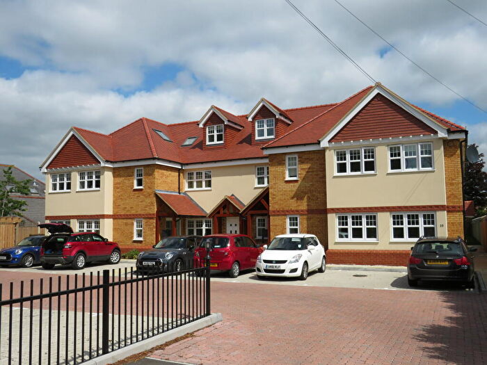 2 Bedroom Flat For Sale In London Road, Aston Clinton, Aylesbury, HP22