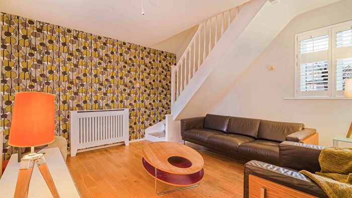 2 Bedroom Semi Detached House For Sale In Dean Close, Doncaster, DN11