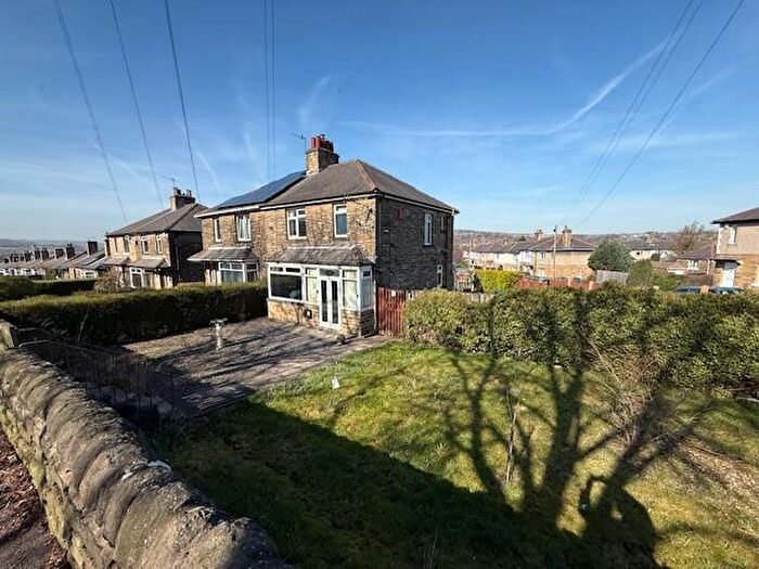 3 Bedroom Semi Detached House For Sale In Leeds Road, Windhill, Shipley, BD18