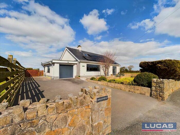 3 Bedroom Detached Bungalow For Sale In Newborough, Llanfairpwllgwyngyll, LL61