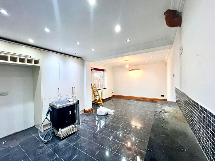 7 Bedroom Semi-Detached House To Rent In Glebe Road, Hayes, UB3