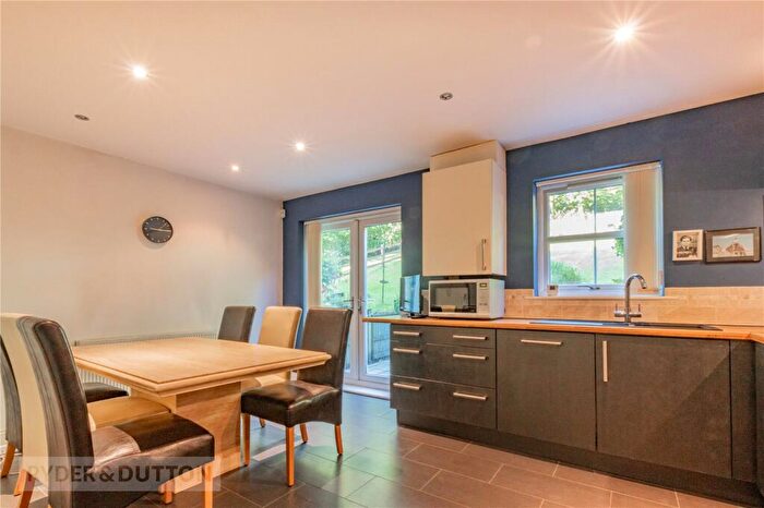 4 Bedroom Town House For Sale In Delph New Road, Delph, Saddleworth, OL3