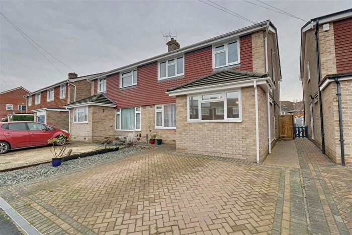 3 Bedroom Semi Detached House For Sale In Greyfriars Road, Fareham, Hampshire, PO15