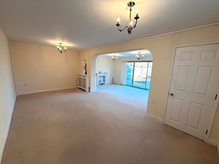 4 Bedroom Semi Detached House To Rent In Sint Niklaas Close, Abingdon, OX14