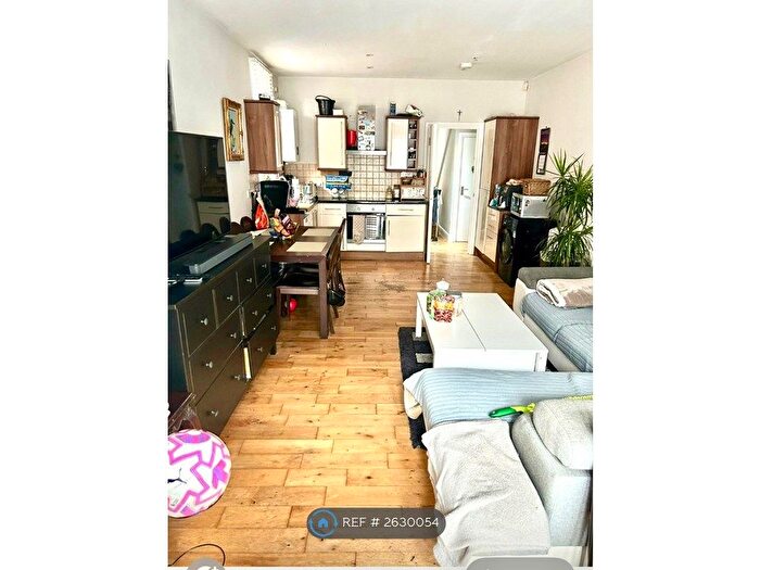 2 Bedroom Flat To Rent In Ellison Road, London, SW16