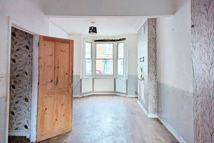 3 Bedroom Terraced House For Sale In Parish Lane, London, SE20