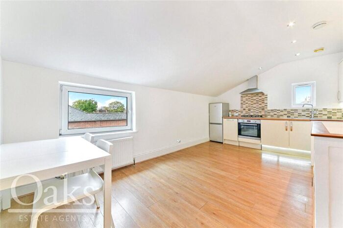 2 Bedroom Apartment To Rent In Woodside Green, South Norwood, SE25