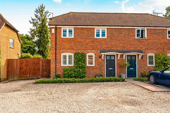 3 Bedroom Semi Detached House For Sale In Hook Road, North Warnborough, RG29