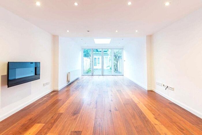 4 Bedroom Terraced House To Rent In Fairlawns, Twickenham, TW1
