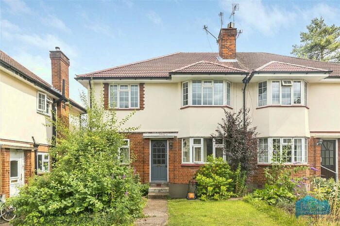 2 Bedroom Flat To Rent In Dorchester Court, London, N14