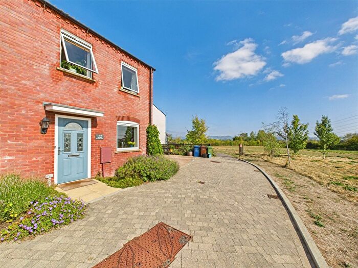 3 Bedroom Semi-detached House For Sale In Rectory Close, Maisemore, Gloucester, Gloucestershire, GL2