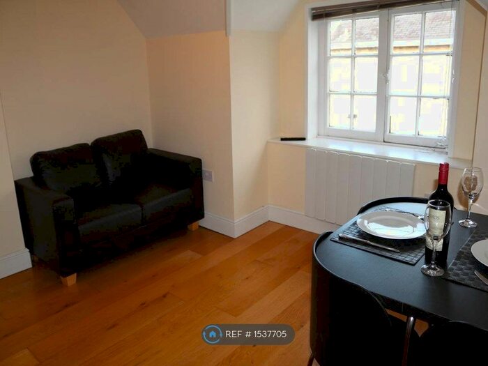 1 Bedroom Flat To Rent In Northwood, Northwood, HA6