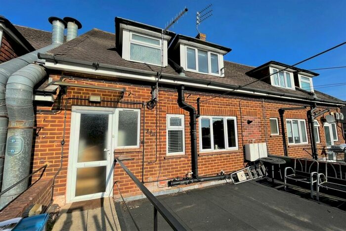 2 Bedroom Flat To Rent In Ferndown, BH22